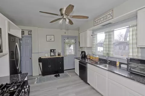 41 Embury St, Springfield, MA 01109 photo 28