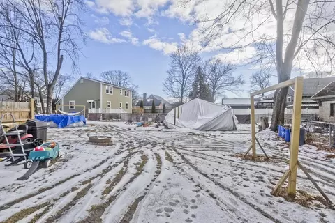 41 Embury St, Springfield, MA 01109 photo 4