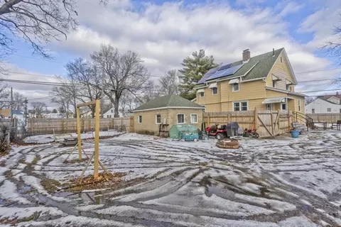 41 Embury St, Springfield, MA 01109 photo 5
