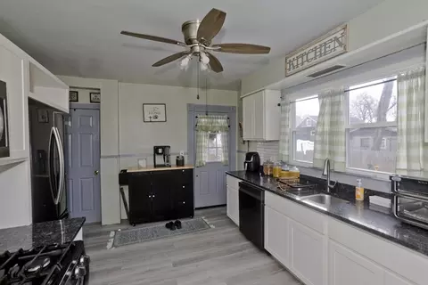 41 Embury St, Springfield, MA 01109 photo 27