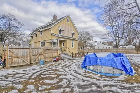41 Embury St, Springfield, MA 01109 photo 6