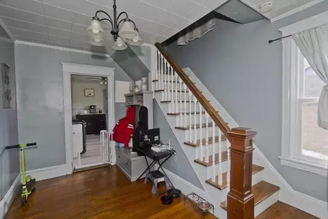 41 Embury St, Springfield, MA 01109 photo 13