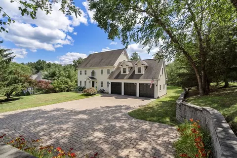 63 High St, Shrewsbury, MA 01545
