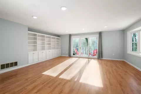 Living - 9 Oak Ridge Dr #6, Maynard, MA 01754 photo 5 of 9