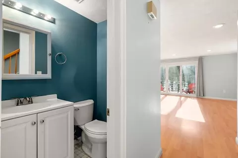 Entry Way - 9 Oak Ridge Dr #6, Maynard, MA 01754 photo 3 of 6