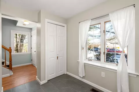 Entry Way - 9 Oak Ridge Dr #6, Maynard, MA 01754 photo 4 of 6