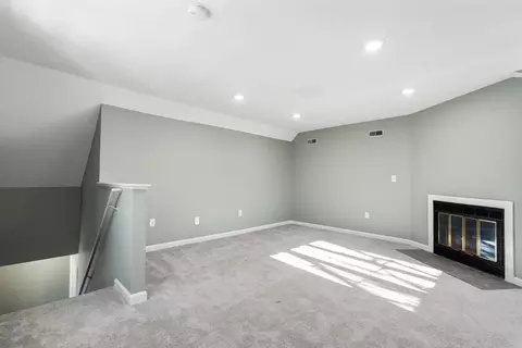 Living - 9 Oak Ridge Dr #6, Maynard, MA 01754 photo 8 of 9