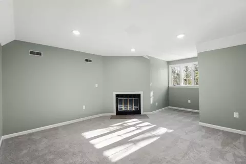 Living - 9 Oak Ridge Dr #6, Maynard, MA 01754 photo 9 of 9