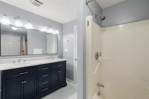 Bath - 9 Oak Ridge Dr #6, Maynard, MA 01754 photo 1 of 2