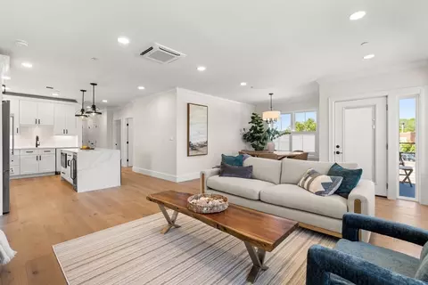 16 Franklin St #1303, Salem, MA 01970