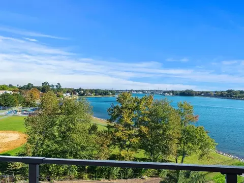 16 Franklin St #2503, Salem, MA 01970