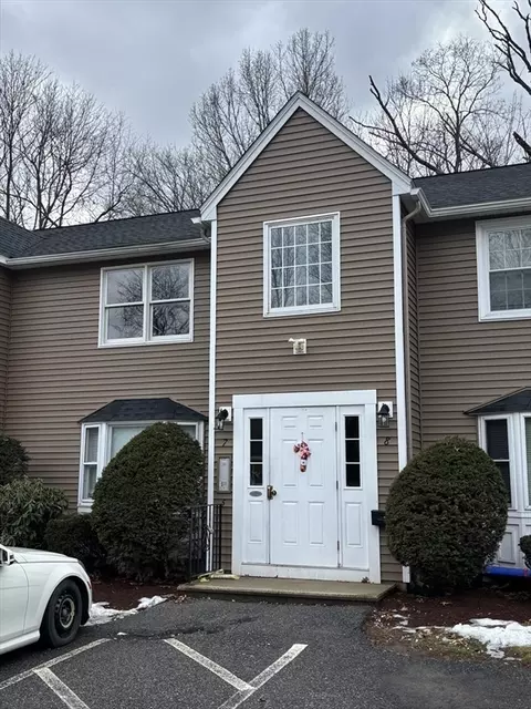 306 Aiken Ave #7, Lowell, MA 01850