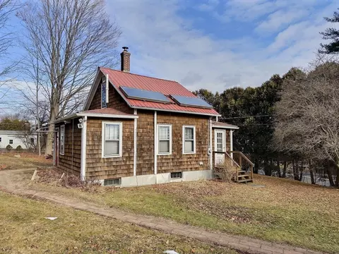 270 N East St, Amherst, MA 01002