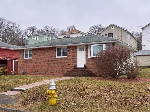29 Dillon St, Worcester, MA 01604