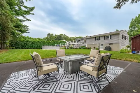 83 Loomis Dr, Chicopee, MA 01020 photo 34