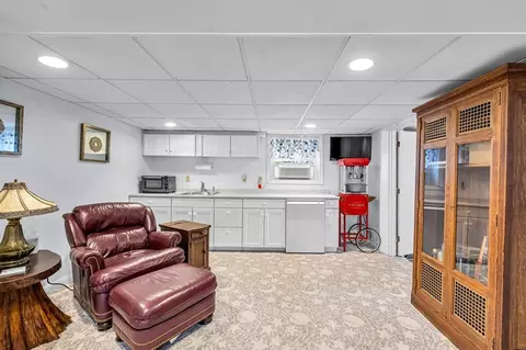 83 Loomis Dr, Chicopee, MA 01020 photo 24