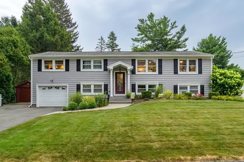 83 Loomis Dr, Chicopee, MA 01020