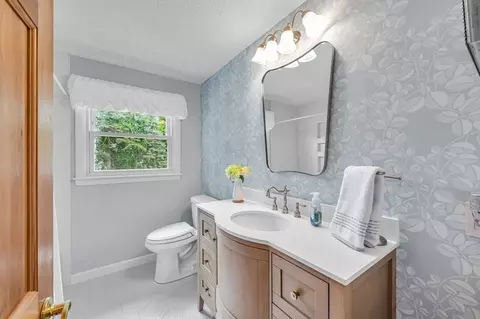 83 Loomis Dr, Chicopee, MA 01020 photo 15