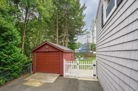 83 Loomis Dr, Chicopee, MA 01020 photo 35