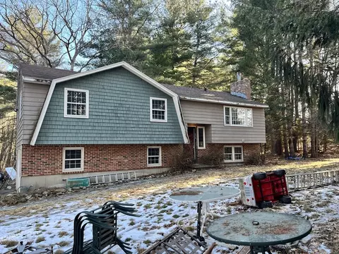 277 Loon Hill Rd, Dracut, MA 01826