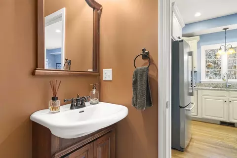 8 Jillian Dr, Bourne, MA 02532 photo 12