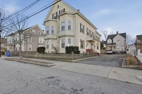 163-165 Chestnut St, Waltham, MA 02453