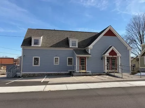 16 Village St, Dudley, MA 01571