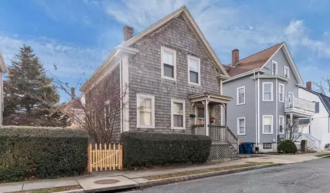 198 Arnold St, New Bedford, MA 02740