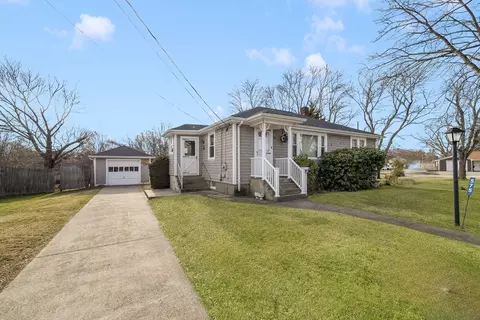 575 Shirley Ave, Somerset, MA 02725
