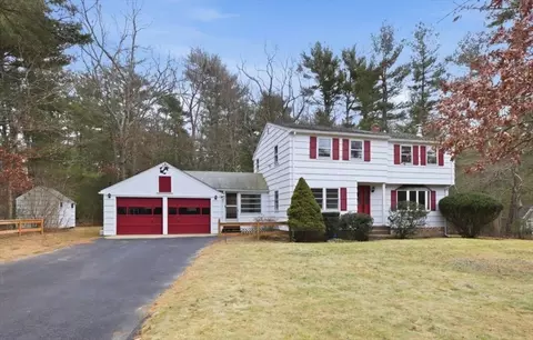 107 Oak St, Pembroke, MA 02359