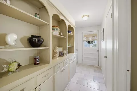Entry Way - 15 Hyde Ave, Chicopee, MA 01020 photo 1 of 1
