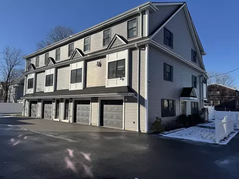 133 Ash St #3, Waltham, MA 02453