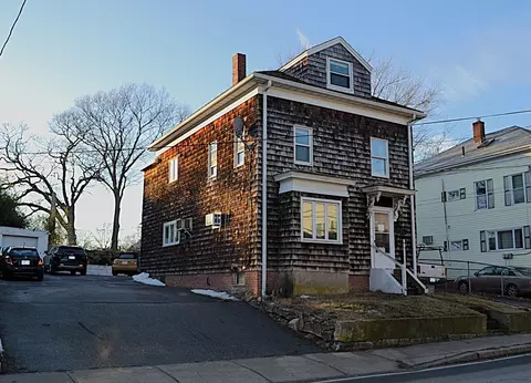 98 Maplewood Ave, Gloucester, MA 01930