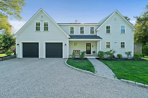 54 Chapel St, Duxbury, MA 02332