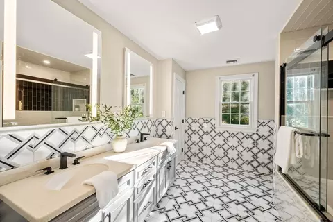 Bath - 15 Jenna Cir, Needham, MA 02492 photo 2 of 4