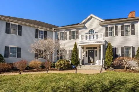 15 Jenna Cir, Needham, MA 02492