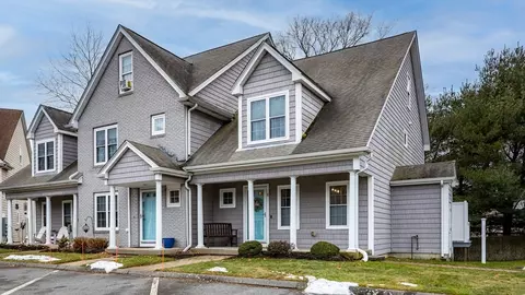 700 Lees River Ave #15, Somerset, MA 02725