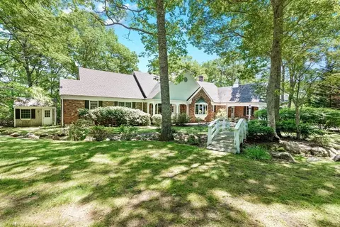 25 Mill Pond, Falmouth, MA 02536