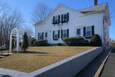 2 Ritchotte Ct, West Warwick, RI 02893