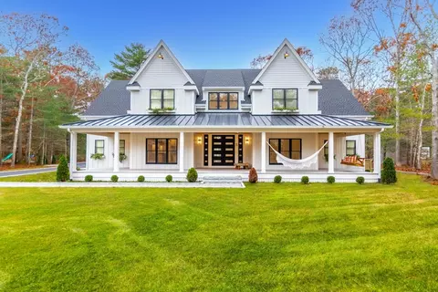 5 Lighthouse Ln, Forestdale, MA 02644