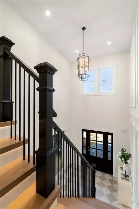 Entry Way - 74 Gary Rd, Needham, MA 02494 photo 2 of 7