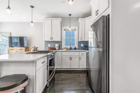 607 E 2nd St, Boston, MA 02127 photo 4