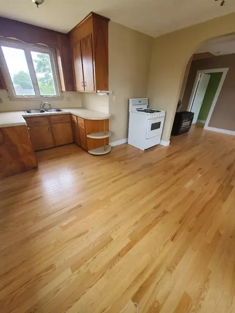 250 Laurel St, Fall River, MA 02724 photo 16