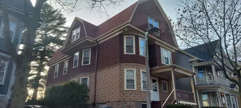 9 Oakview Ter, Jamaica Plain, MA 02130