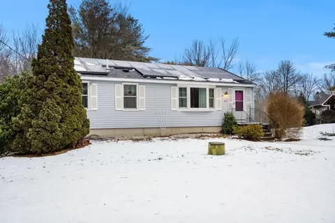 82 Monroe St, Amesbury, MA 01913