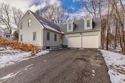 19 Fernwood Dr, Rutland, MA 01543