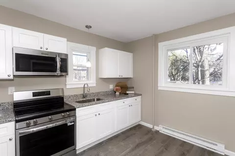 49 View St, Holyoke, MA 01040