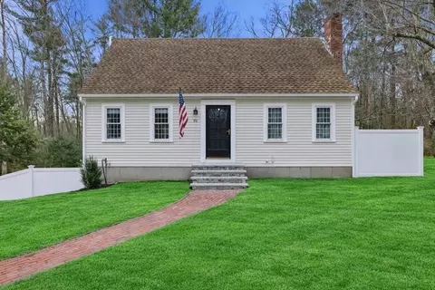 73 Shingle Mill Ln, Hanover, MA 02339