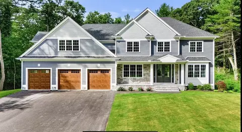 4 Kerri Ln, Hingham, MA 02043