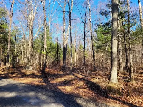 28 Devils Ln, Brimfield, MA 01010